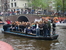 Вот одна из лодок-дискотек! Голландцы настолько искренне радовались, веселились, дудели в дудки и кричали, что все туристы тоже ощущали атмосферу праздника!